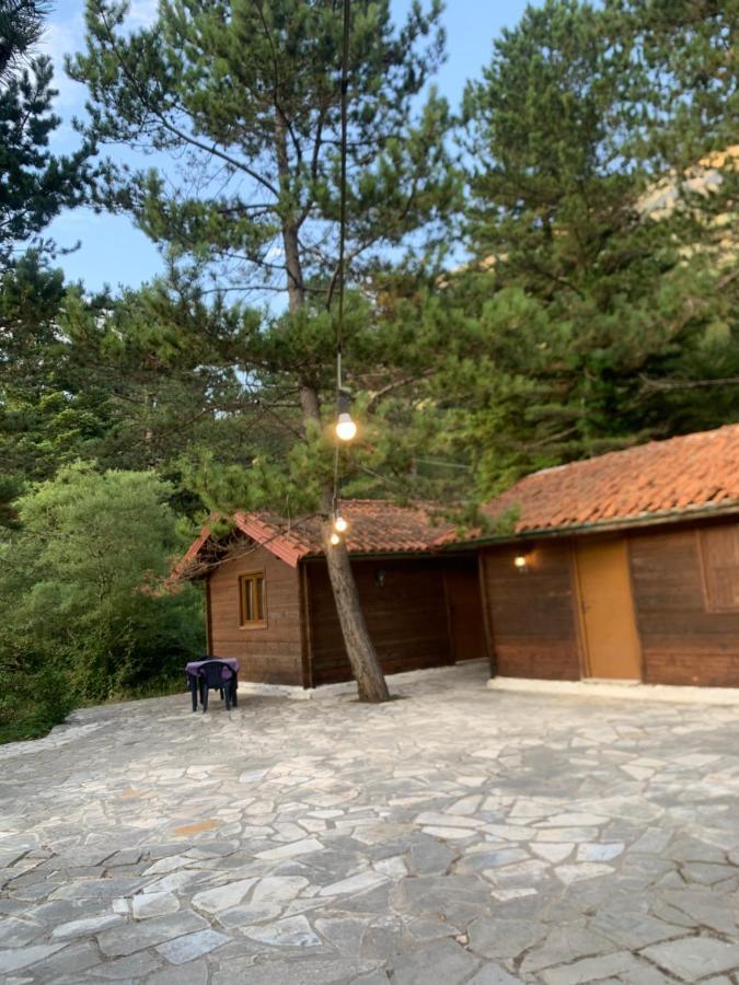The Old Man'S Chalet Villa Dukat ภายนอก รูปภาพ